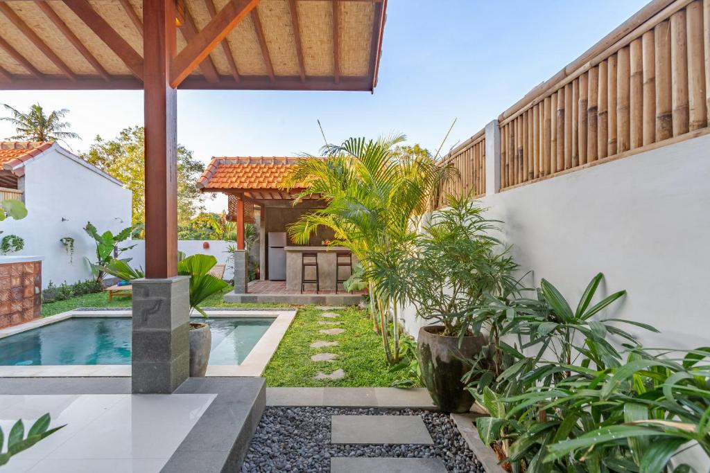 roemah-juwet-nyanyi-beach-7